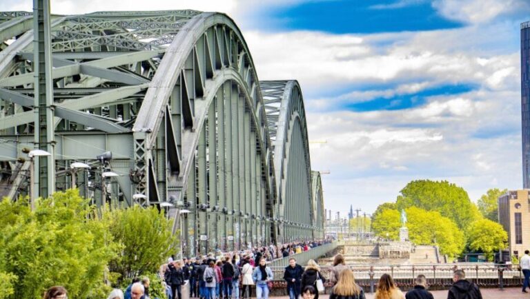 Cologne: Capture the most Photogenic Spots with a Local - Why This Tour Works for You