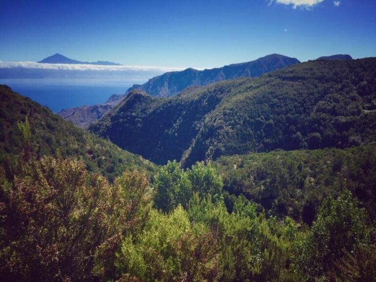 Colon Weekend Skies - Hermigua: The Enchanting Valley