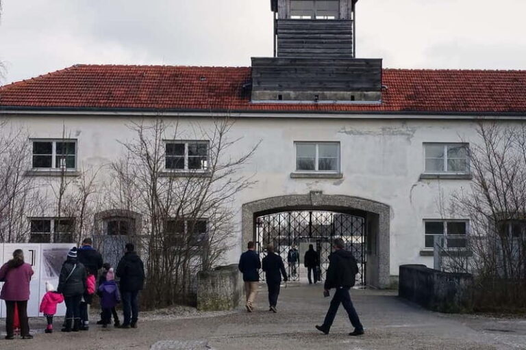 Dachau Memorial Site Tour With Small Group - What You Can Expect: The Step-by-Step Experience