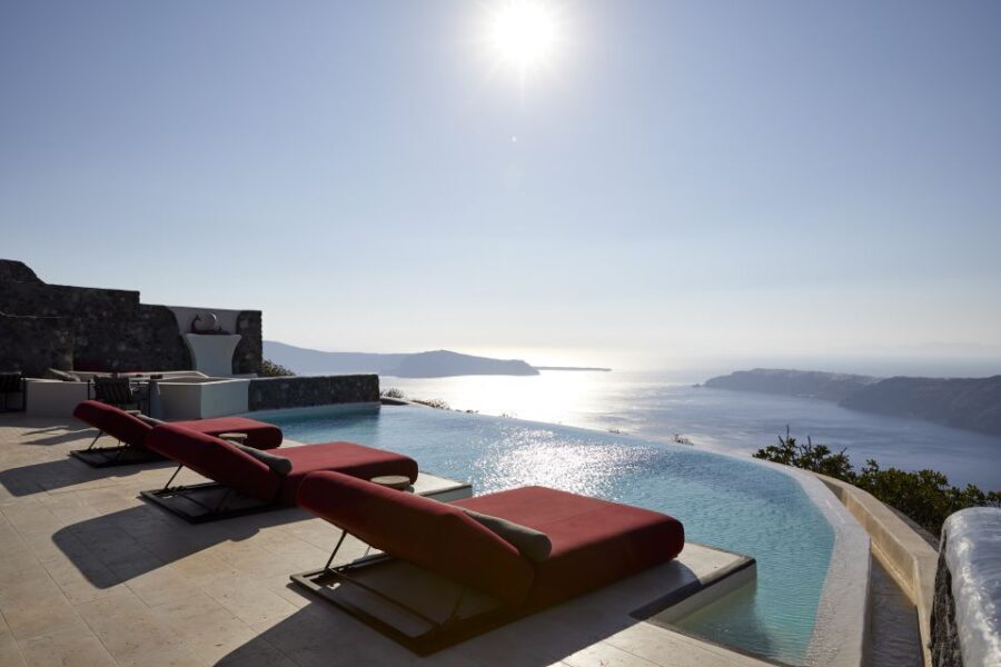 Daybed Relaxation with infinity pool use with caldera views - Who Should Consider This Experience?