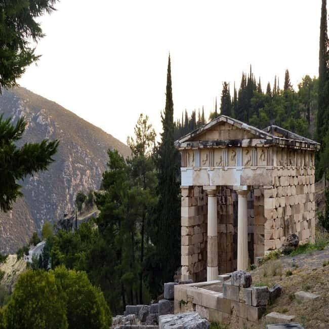 Delphi And Thermopylae Private Full-Day Tour From Athens - Visiting Thermopylae: The Famous Battlefield