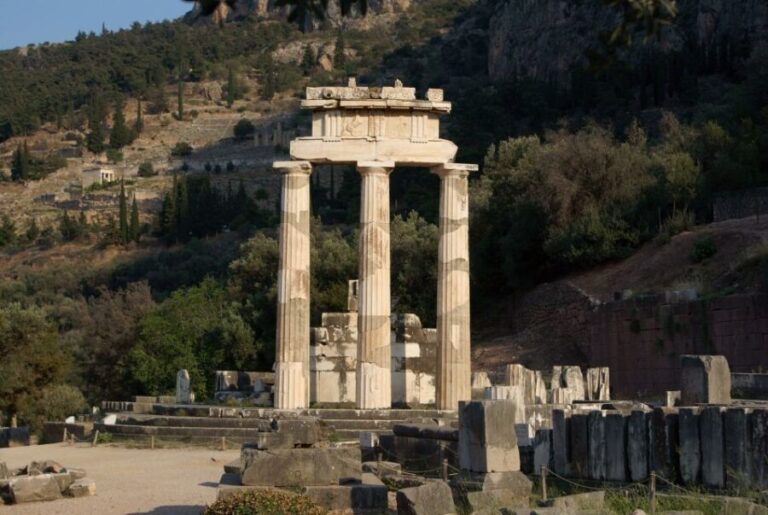 Delphi: Spanish guided one day tour - The Importance of a Spanish-Speaking Guide