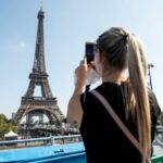 Disneyland Paris: Bus Sightseeing Tour in Paris - Arriving at the Eiffel Tower: A Prime Gateway