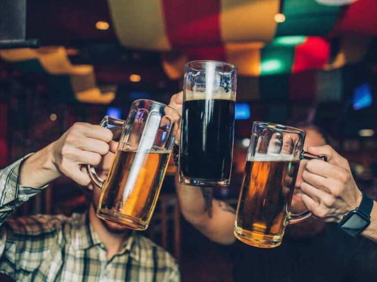 Dresden: Beer tour through 3 pubs: Legendary evening with beers & extras - The Three Pubs: What Makes Each Special?