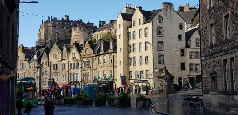 Edimbourg : Visite guidée privée en français avec Clémentine - Value and Practicalities