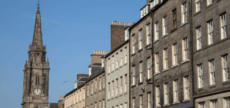 Edinburgh: Old Town Walking Tour with an APP - Practical Details and Tips