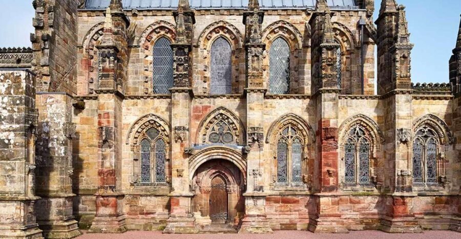 Edinburgh: Rosslyn Chapel and Hadrian's Wall Tour in Spanish - Rosslyn Chapel and Its Mystique