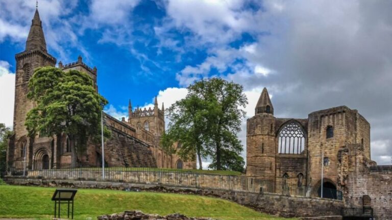 Edinburgh: St Andrews, Dunfermline Abbey and Fife Coast Tour - Transportation and Group Size