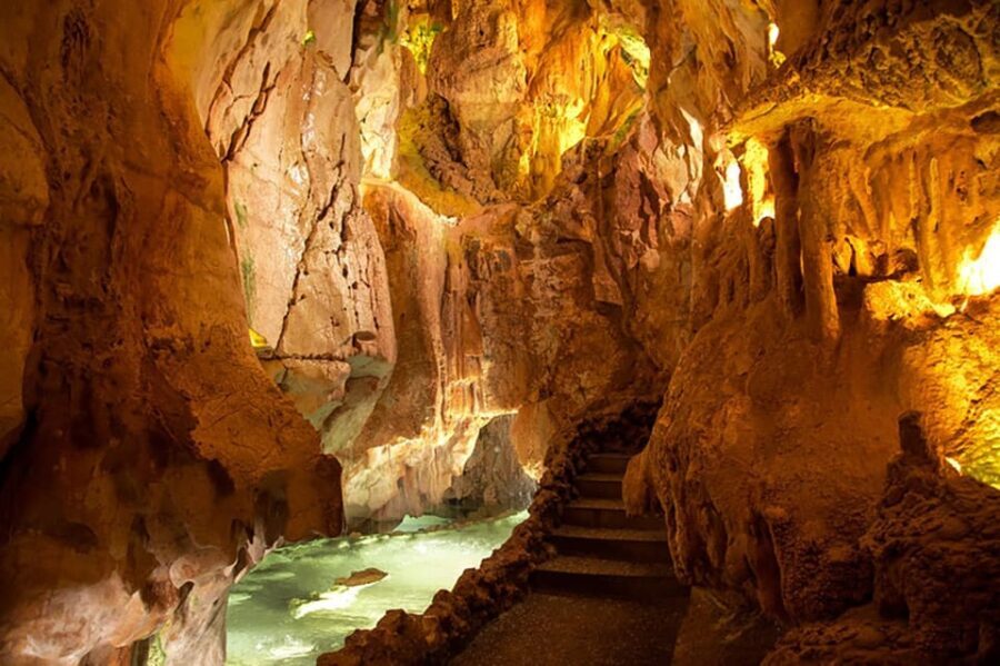 ESPECIAL-Tour to Fátima, Nazaré and Óbidos - VAN - Practical Details and What to Expect