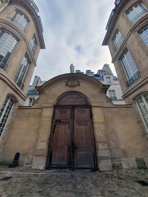 Exploring contemporary art galleries - An In-Depth Look at the Itinerary