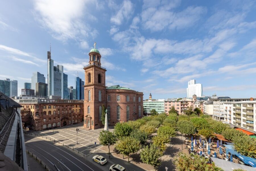 Frankfurt: Highlights and New Old Town English-Language Tour - Key Sites and Highlights