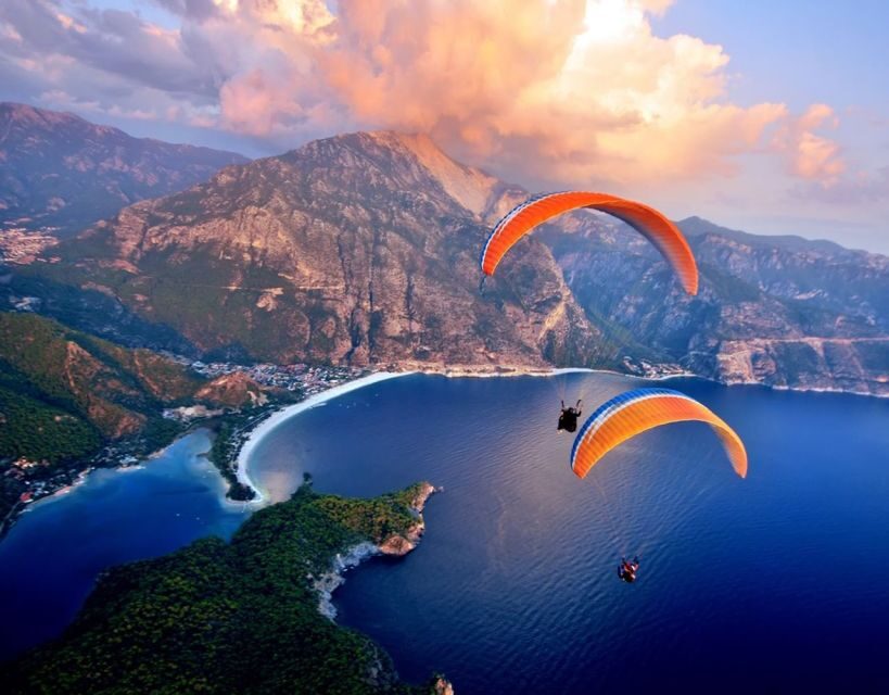 From Dalaman/Sarigerme: Fethiye Tandem Paragliding - Meeting the Flight Team: Guides and Safety