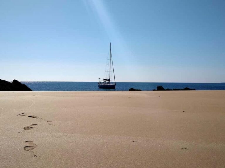 From La Trinité to Houât: a relaxing getaway on a private sailboat - What Makes This Tour Special