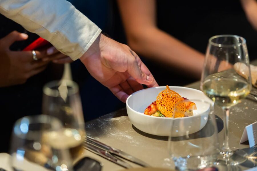 From London: Paris Day Tour w/Eiffel Tower Champagne Lunch - What Makes This Tour Stand Out?