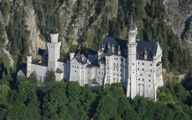 From Munich: To Neuschwanstein Castle, Linderhof, Oberammerg - What’s Included and What You Should Plan For