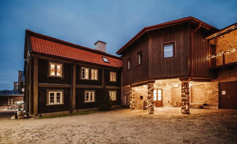 From Riga: Hill of Crosses and Jelgava Day Trip and back. - Authentic Insights from Past Travelers