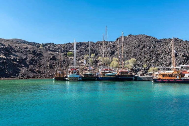 From Santorini: Volcano Cruise With Oia Sunset - Exploring the Volcano: Nea Kameni and Palea Kameni