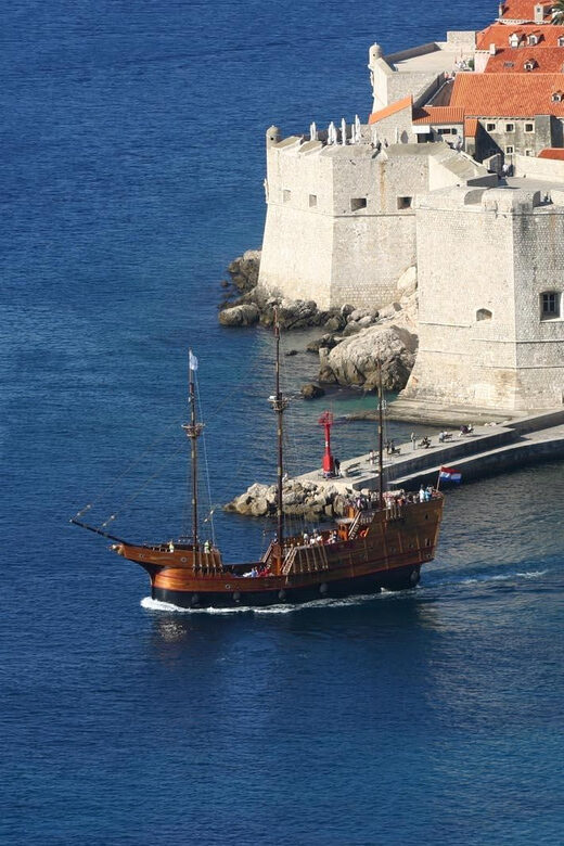 From Split: Dubrovnik Day Trip incl. Stop in Ston - Ston: The Medieval Fortress and Oyster Capital