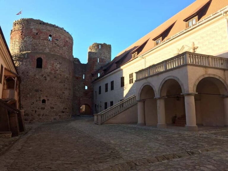 From Vilnius to Riga with Sightseeing Stops Top Private Tour - Who Is This Tour Best For?