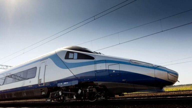 From Warsaw: Krakow Sightseeing Tour by Express Train - Exploring the Old Town and Wawel Castle