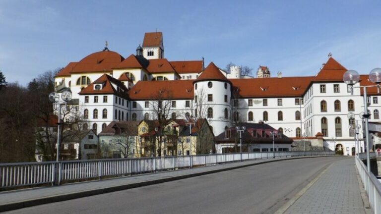 Füssen: Private Guided Walking Tour - Who Should Choose This Tour?