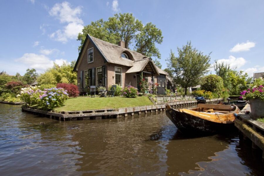 Giethoorn: Private Day Trip with Boat Tour from Amsterdam - The Itinerary: What to Expect