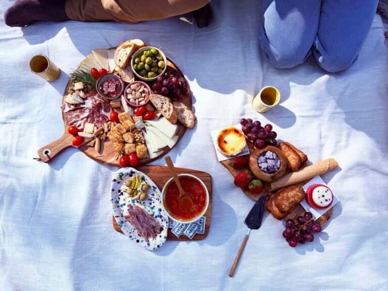 Gourmet Spanish Tapas Picnic in Retiro Park (Private) - What Makes This Experience Stand Out?