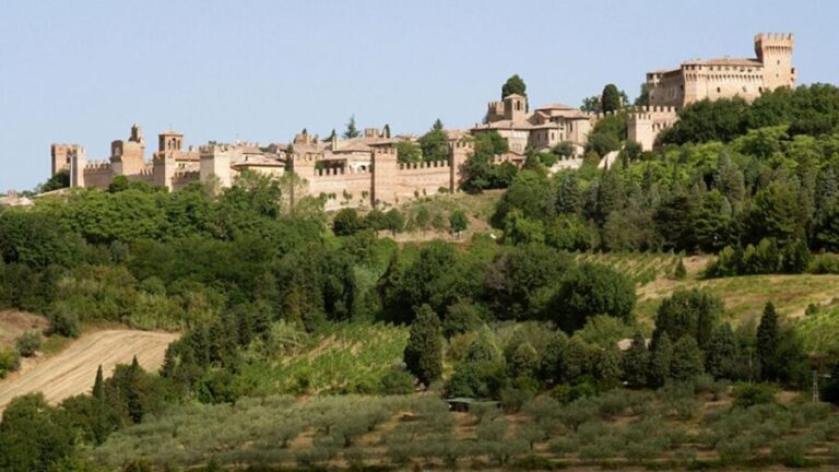 Gradara: Medieval Myths and Legends Group Walking Tour - The Experience’s Value and Practicalities