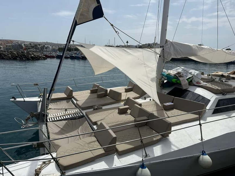 Gran Canaria: Catamaran Tour with Lunch and Drinks - The Beach Stop: Relaxation and Refreshments