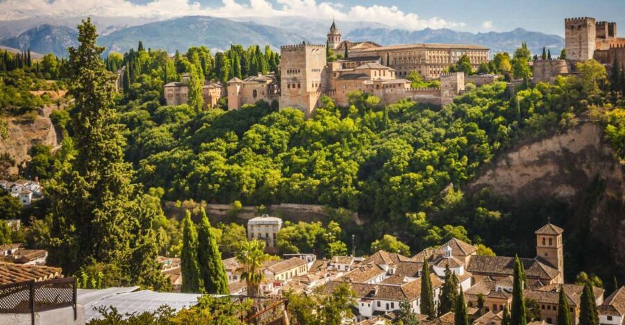 Granada: Alhambra and Charles V Palace Tour - The Itinerary in Detail