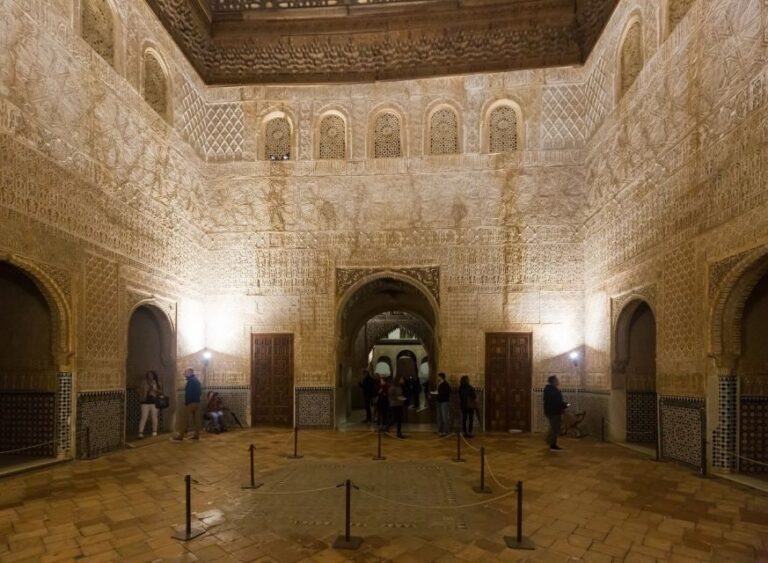 Granada: Alhambra and Nasrid Palaces Private Tour - What Makes This Tour Stand Out?