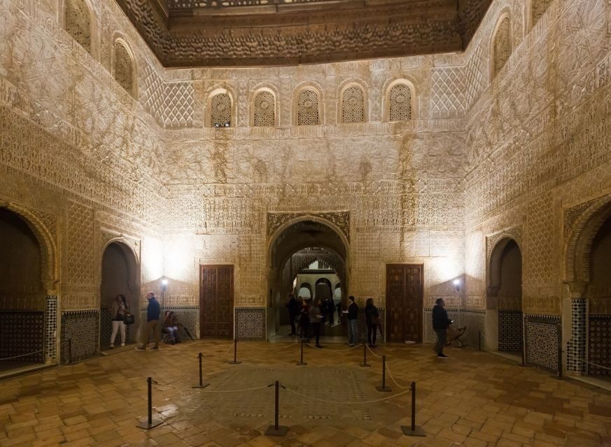 Granada: Alhambra and Nasrid Palaces Private Tour - What Makes This Tour Stand Out?