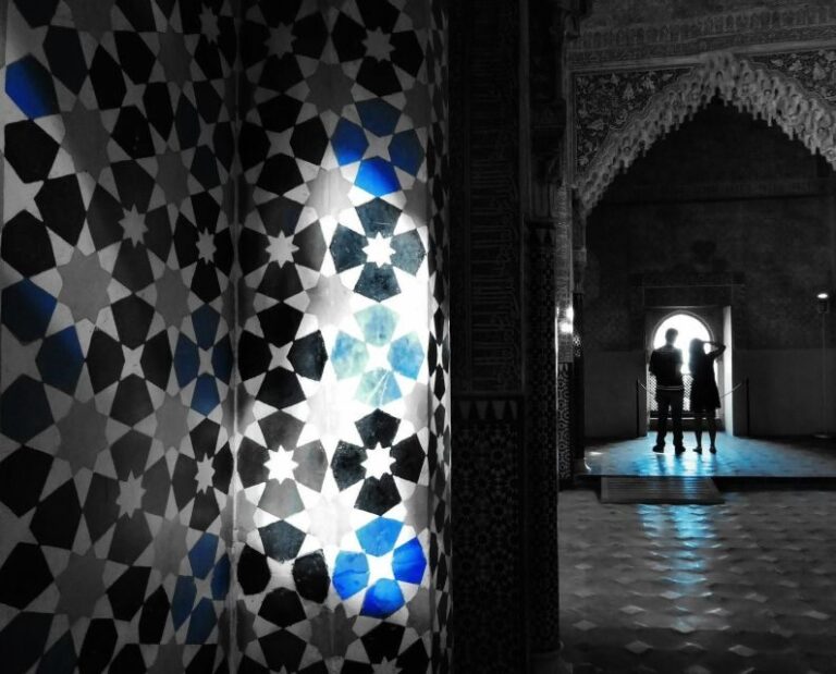 Granada: Fast-Track Alhambra & Nasrid Palaces Guided Tour - What You Should Know Before Booking