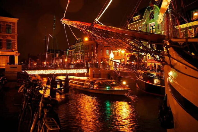 Groningen: Candlelight tour - Scenic Highlights: Bridges, Towers, and Historic Boats