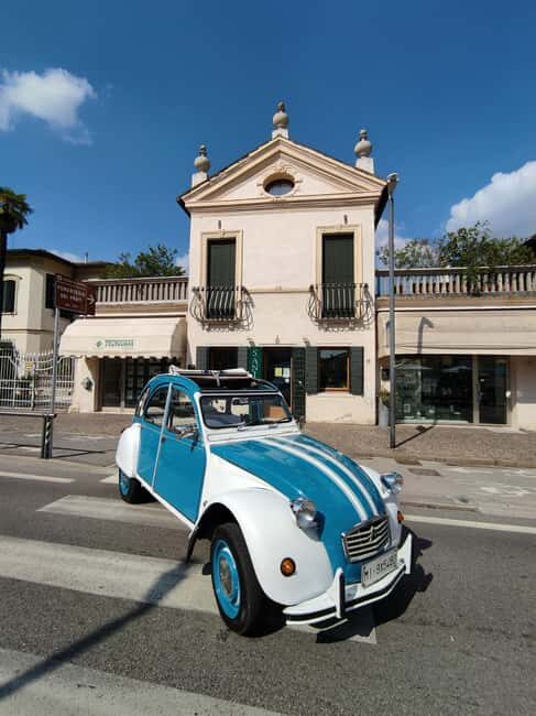 Guided tour in Paris in a vintage car Arabic English speaker - Highlights of the Tour