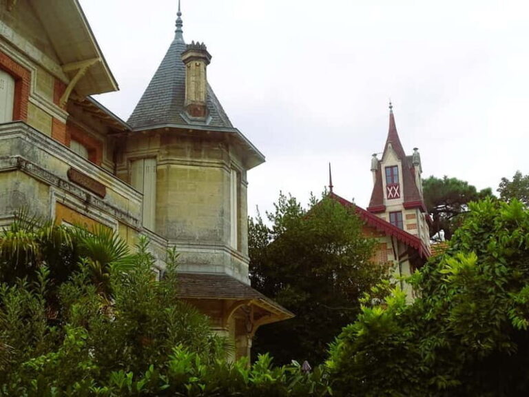 Guided tour of the Winter City Quarter - The Practicalities: Price, Group Size, and Additional Info