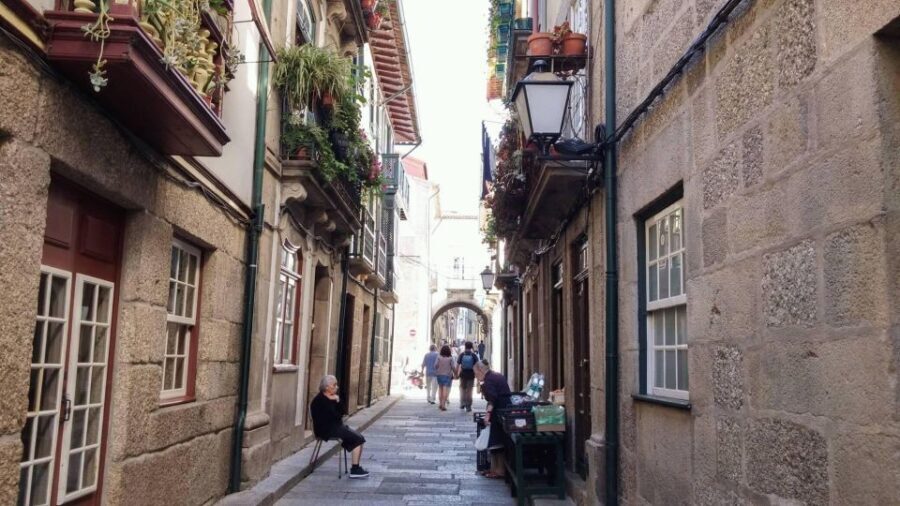 Guimarães Tour(4Hours): From Oporto;City Tour- Half Day Trip - The Authentic Guimarães Experience