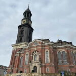 Hamburg: 1-Hour Sightseeing Bus Tour with Live Guide - Who This Tour Is Best For