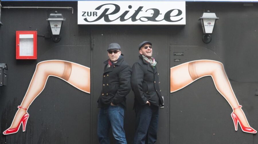 Hamburg: Die große Reeperbahn Tour mit den Kiezjungs - Practical Details: How the Tour Works