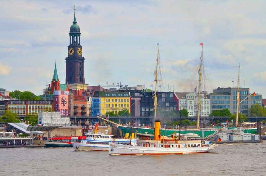 Hamburg: Hop on Hop off city tour and 1 hour harbor tour - FAQ
