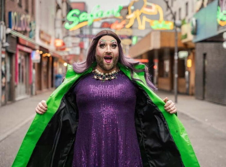 Hamburg: Pamela unpacks! - Kieztour with a drag queen - What Makes This Tour Special