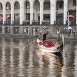 Hamburg: private Tour in the royal Venetian Alstergondel - The Experience of the Gondola Ride