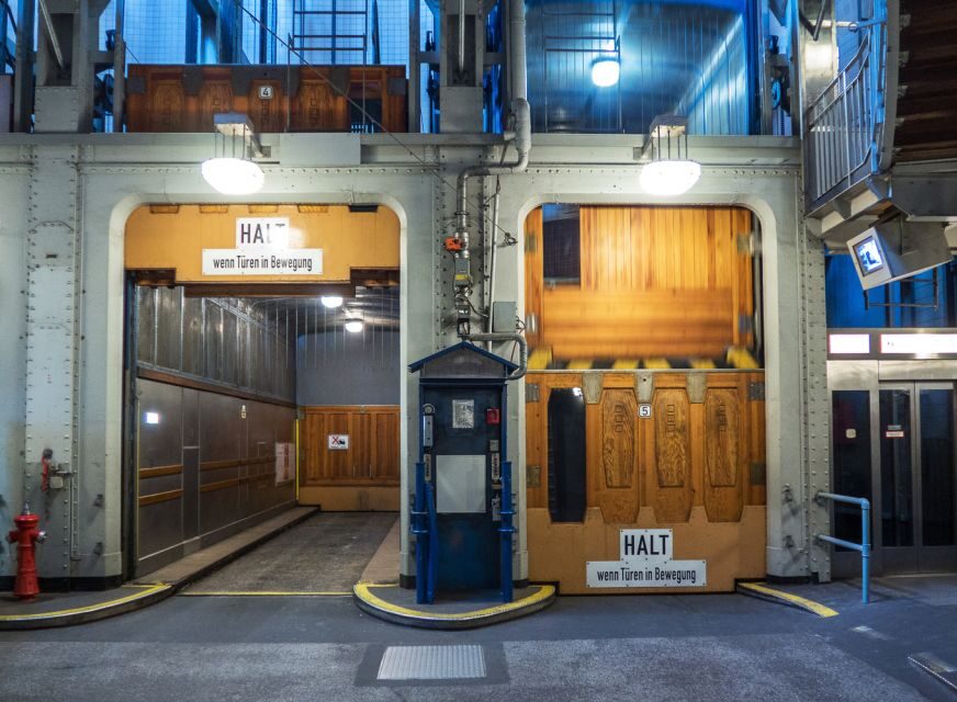 Hamburg: Reeperbahn, Port, & Fish Market Morning Tour - What to Keep in Mind