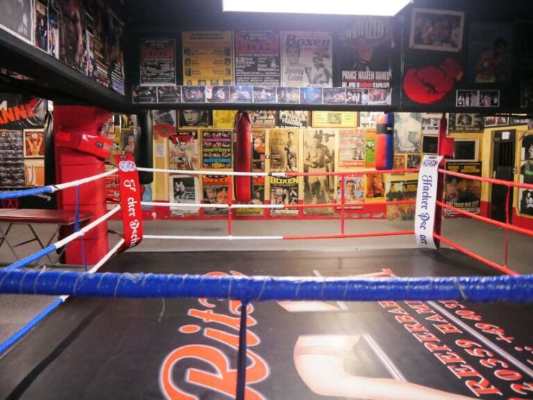 Hamburg: Reeperbahn Tour with English-Speaking Guide - Authentic Experiences Based on Reviewer Insights