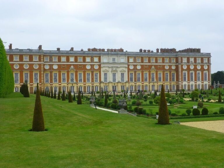 Hampton Court Palace Private tour With Fast Track Entry - Detailed Breakdown of the Itinerary