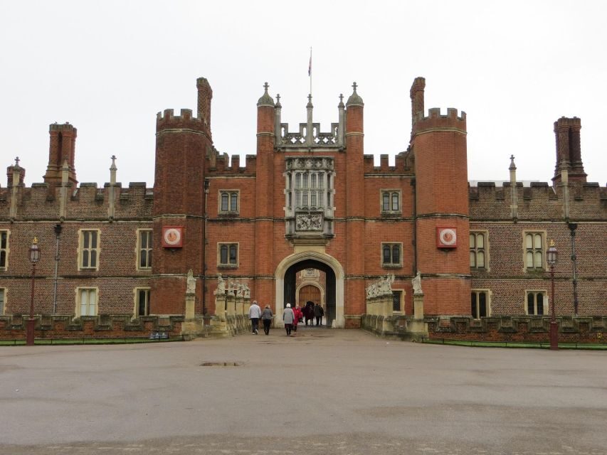 Hampton Court Palace Private Tour with Fast Track Pass - A Deep Dive into the Experience