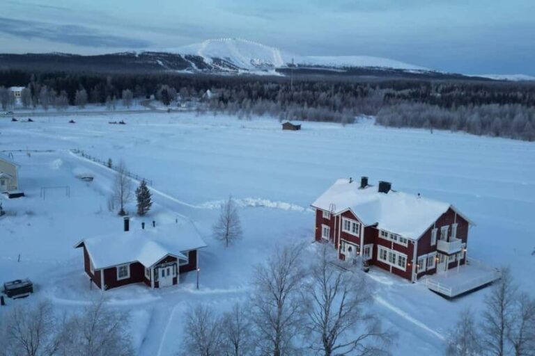 Ice-Fishing by Foot on Lake Ylläsjärvi - Who Should Consider This Tour?