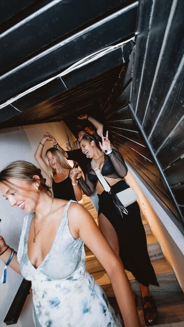 Ios: Pub Crawl with 5 Venues, 5 Shots, and 5 VIP Entrances - What Reviewers Say and Why It Matters