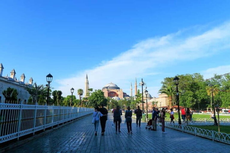 Istanbul: Best of Old City Full-Day Tour with Transfers - Authentic Markets and Local Flavors