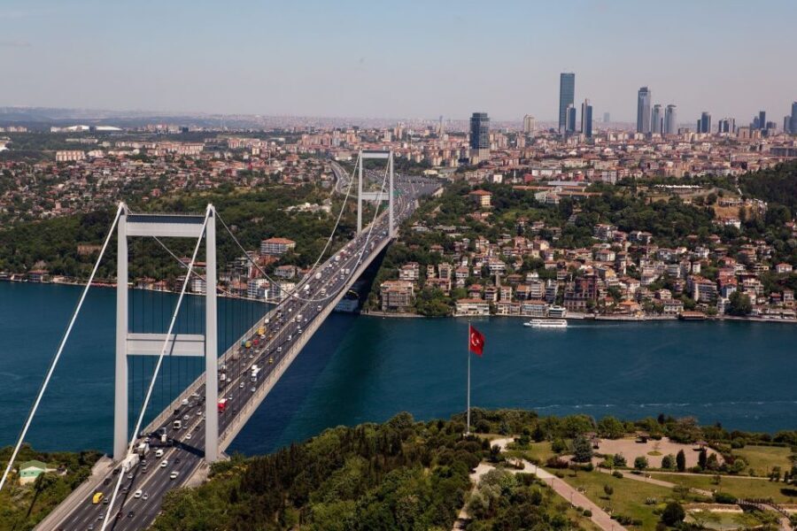 Istanbul: Bosphorus Sightseeing Boat Tour with Guide - Who is this tour best for?